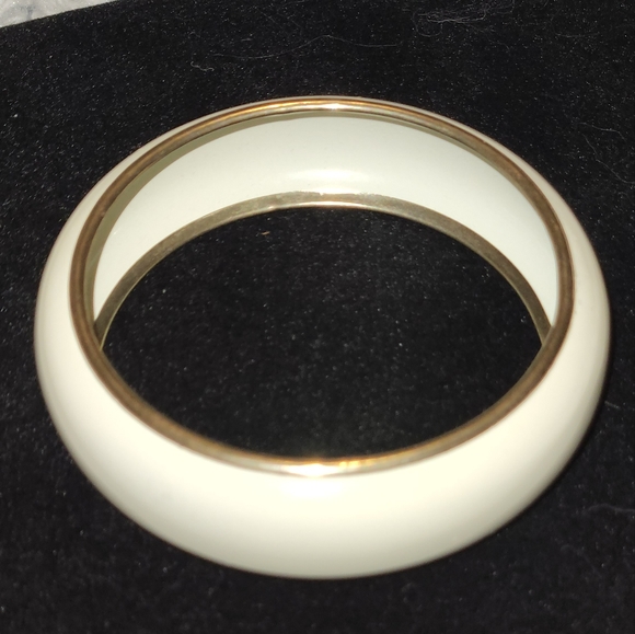White with gold trim bracelet. Good condition - Picture 2 of 4